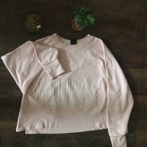 Adorable Cropped Nike Sweatshirt! 😍